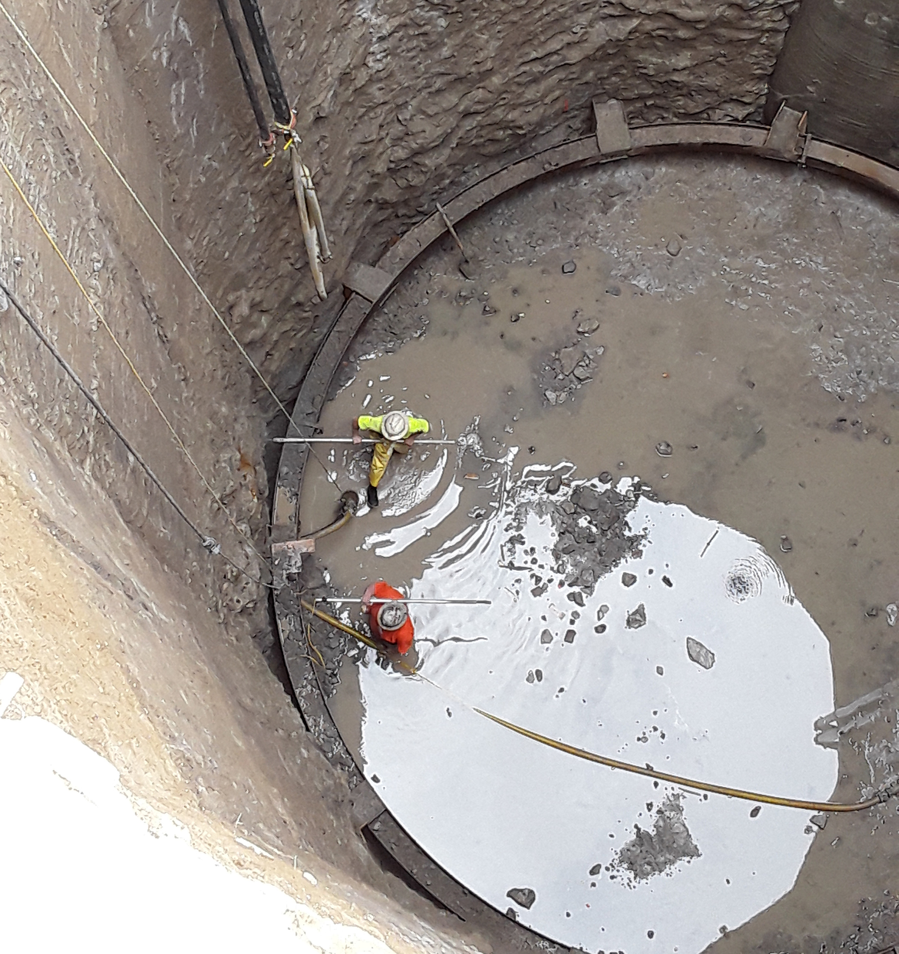 76003 2019 05 29 RS Scaling Retrieval Shaft walls at bottom of Retrieval Shaft