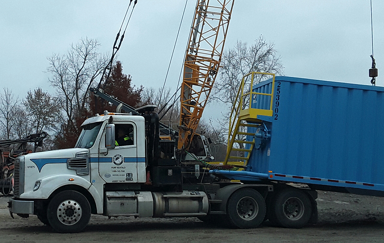 76003 2019 11 19 RS Another dewatering tank arrived on site at 944 AM